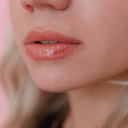 ringofcolor-Colormediamondlipgloss-sierra-softpeach-lightskinmodellips