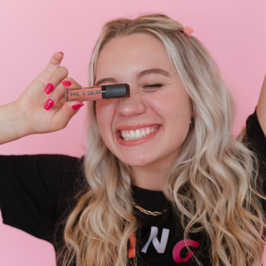 ringofcolor-colormediamondlipgloss-sierra-softpeach-lightskinmodelholdinggloss